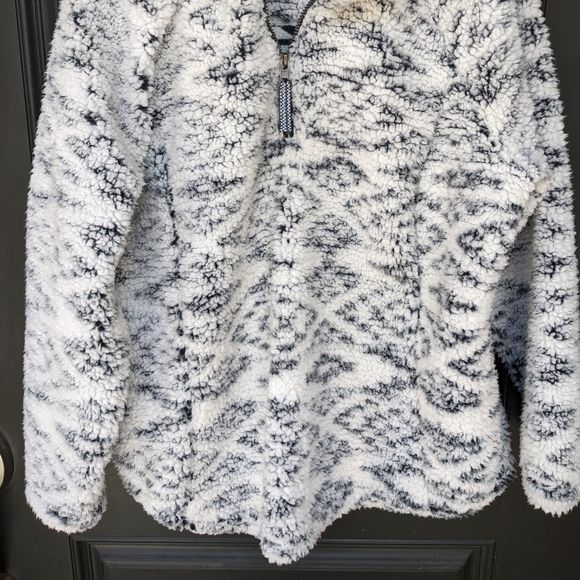 Sherpa Pullover - Picture 2 of 5